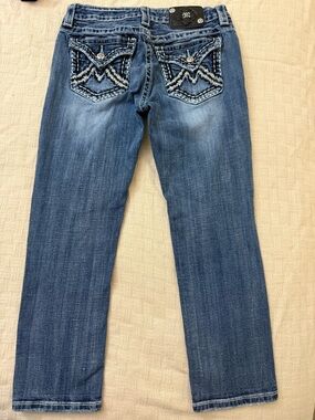 Miss Me Women's Blue Embroidered capri jeans size 28